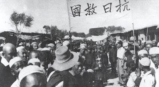 1950年周总理为双枪老太婆求情，毛主席：必须枪决！事后看很高明图3