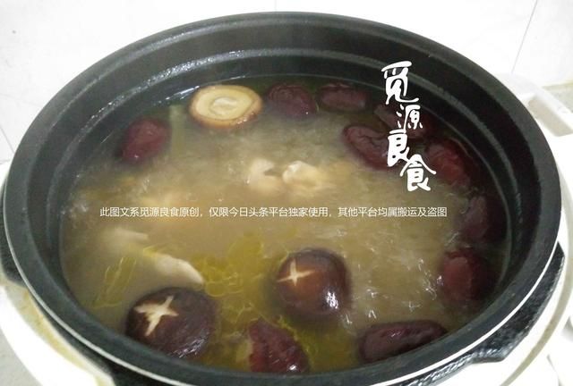 鸡汤怎么炖才好喝?搭配这两种食材,汤鲜味美滋补养颜图2