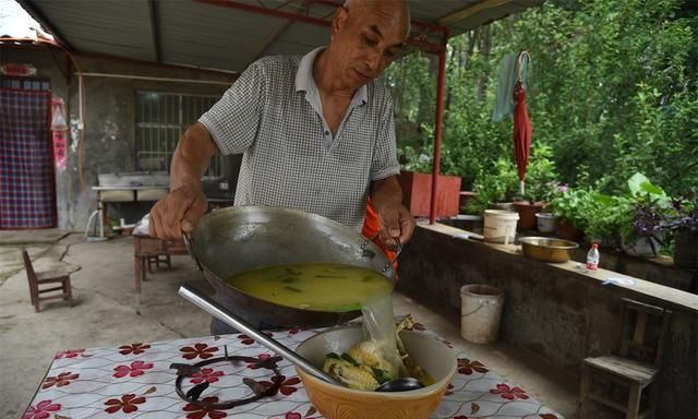 河南老式清炖鸡,河南农村大锅炖鸡图1