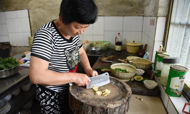 河南老式清炖鸡,河南农村大锅炖鸡图5