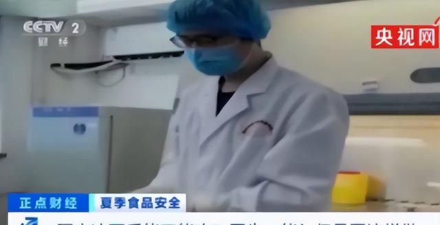 一家三口吃隔夜西瓜患胃肠炎了(一家三口吃隔夜西瓜患胃肠炎么)图1