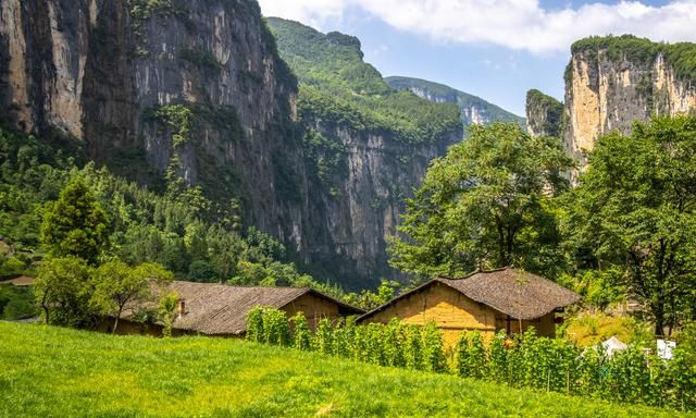 世界最大山门前的世外桃源(重庆世界最大的山门)图1