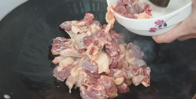 客家鹅肉做法(客家美食焖鹅肉)图4