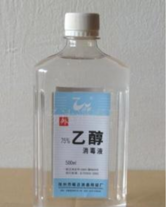 用酒精能消灭蟑螂吗(男生宿舍用酒精火烧蟑螂)图1