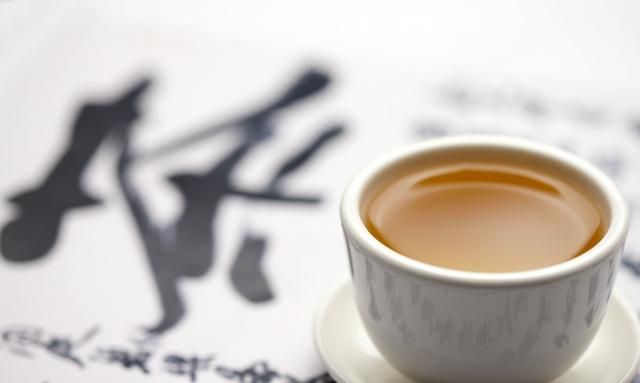 茶杯都是茶渍需要洗吗(怎样清洗茶杯茶渍小妙招)图1