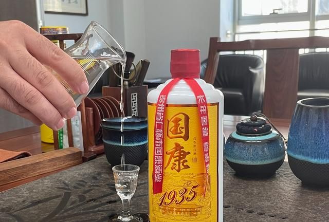 酱香型白酒和浓香型区别哪个更好图8