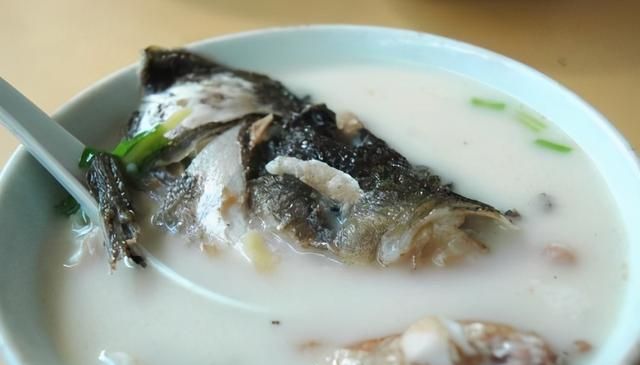 鱼头豆腐汤怎么做没有腥味(清炖鱼头豆腐汤的正确做法)图11