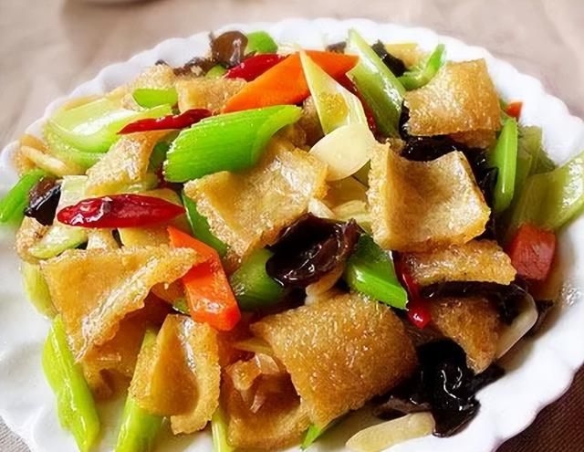 香干肉和什么炒肉最好吃(笋干炒五花肉图片)图3