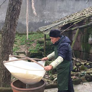 正宗富顺豆花制作全过程,正宗富顺豆花的做法图3