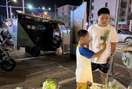 仪式感拉满！济南市历下区“七夕”结婚登记忙，鲜花销量小幅上涨图4