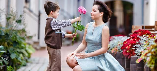 小学生母亲节送什么礼物给妈妈比较好图1