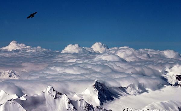 攀登欧洲最高峰厄尔布鲁士山(欧洲最高峰厄尔普鲁士山)图1