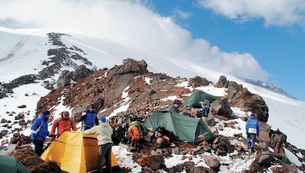 攀登欧洲最高峰厄尔布鲁士山(欧洲最高峰厄尔普鲁士山)图2