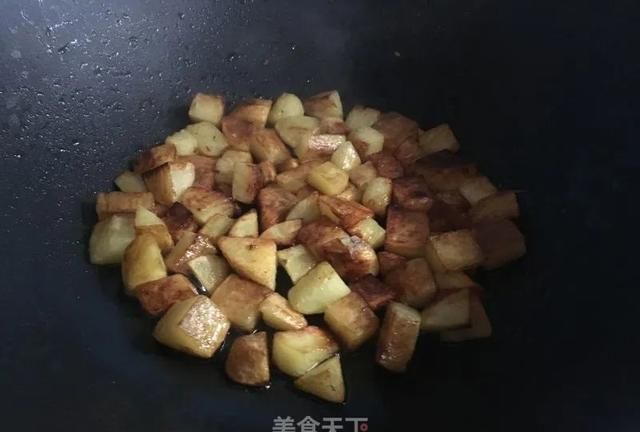 火腿加土豆怎么做好吃(辣土豆火腿的做法窍门)图5