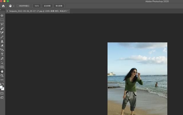 如何用ps去除图片上多余的人,photoshop 去除多余人物图1