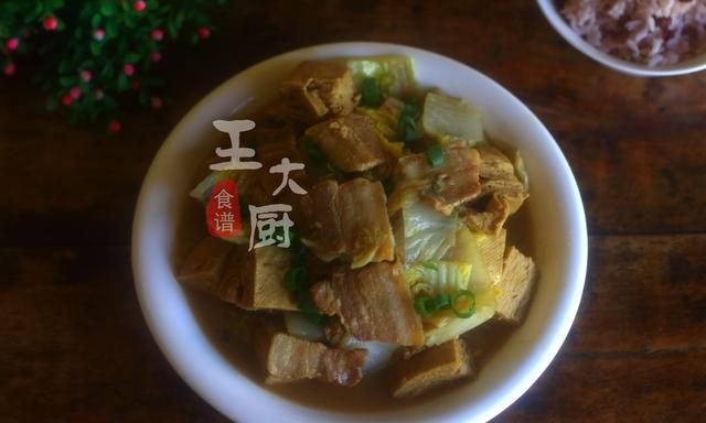 白菜炖冻豆腐的正确方法(白菜炖冻豆腐最简单做法)图1