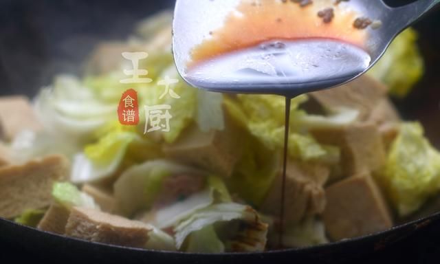 白菜炖冻豆腐的正确方法(白菜炖冻豆腐最简单做法)图12