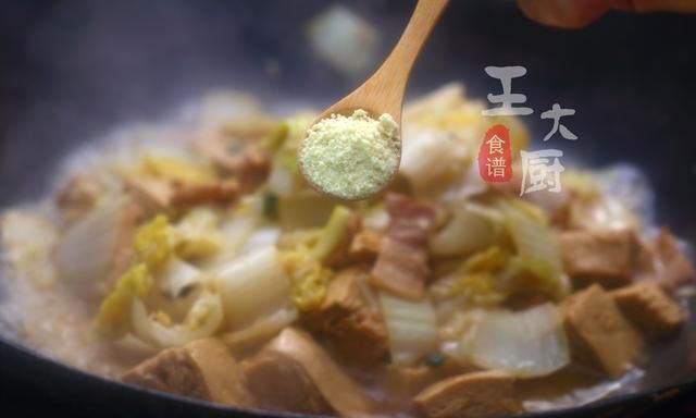 白菜炖冻豆腐的正确方法(白菜炖冻豆腐最简单做法)图16