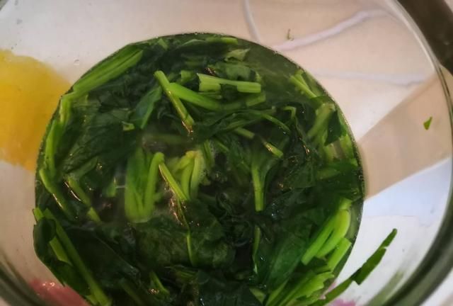 补钙食谱儿童家常菜芝麻酱拌菠菜图5