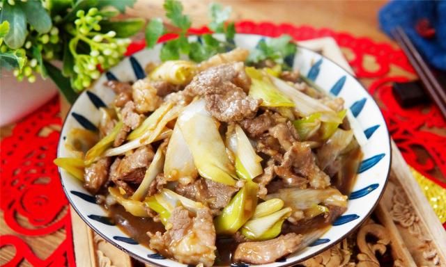 大厨教你年夜饭葱爆羊肉的做法图1