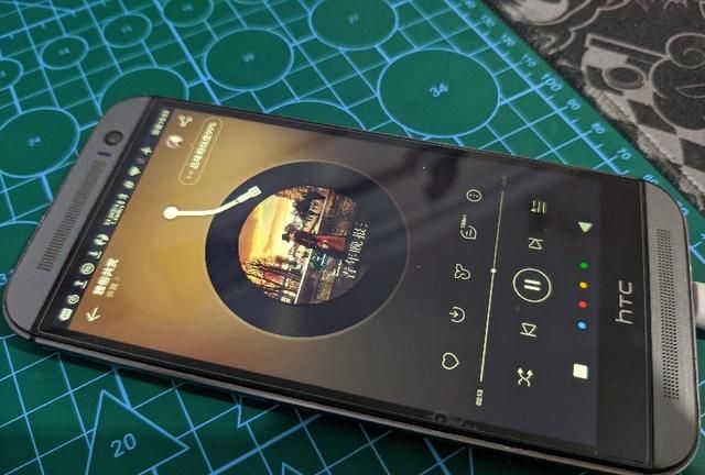 htcm8外放比现在的旗舰机都好图3