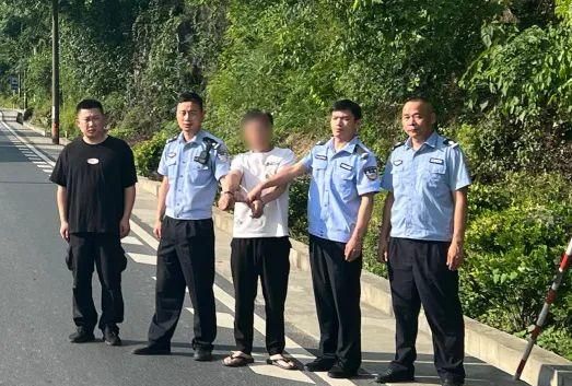 酒驾冲卡撞警车会有什么处罚,男子酒驾冲卡袭警图1