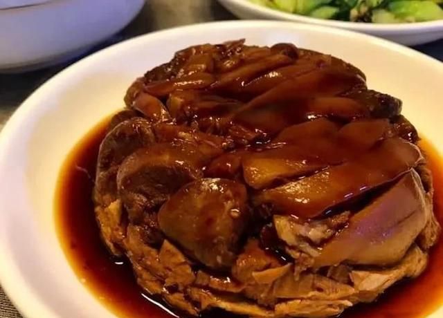 肉香酥烂的扣肘子,还是自己家做的香肠好吃图4