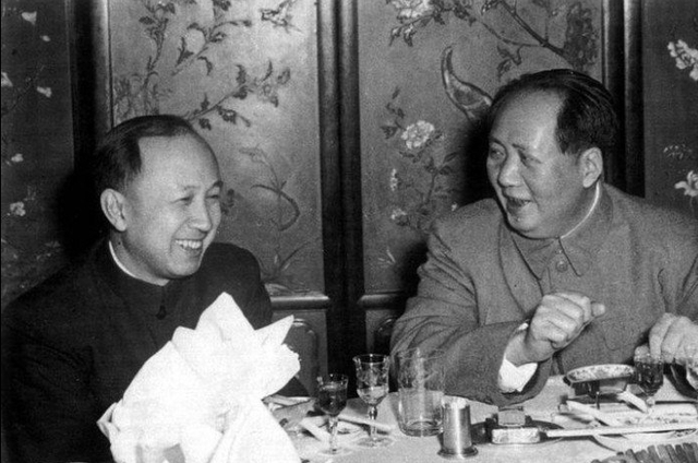 1964年，伟人71岁生日，宴请4位特殊客人，伟人：尾巴翘高了图6