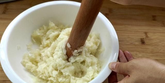 土豆芝士饼的做法不用烤箱(土豆芝士饼很好吃私藏美食大分享)图4