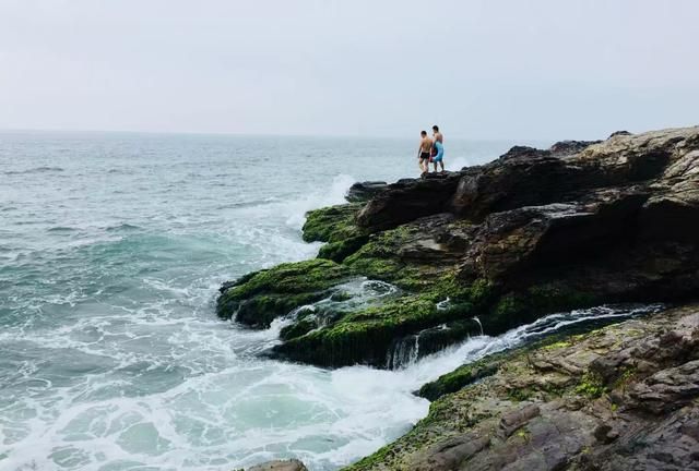 惠州海边露营赶海景点推荐(惠州巽寮湾防波堤海钓地点)图3