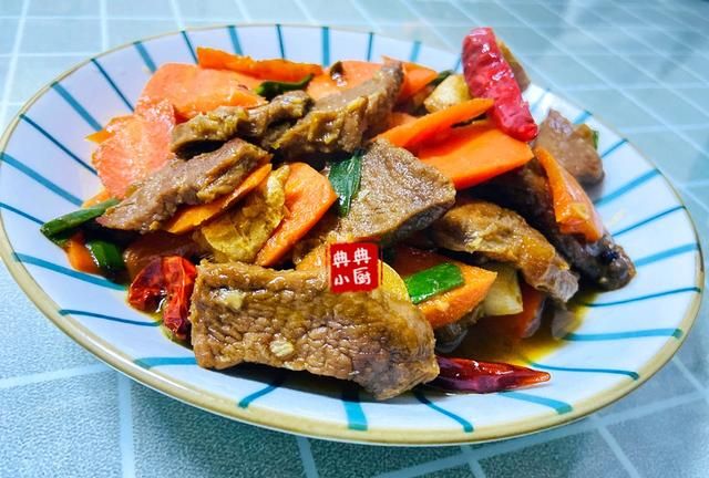 牛肉胡萝卜可以一起炒吗(牛肉胡萝卜莲藕可以一起炒吗)图2