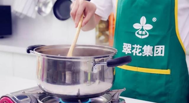 最鲜的水饺,酸菜鸡蛋馅儿怎么做图12