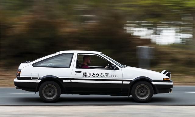 丰田ae86真的能当赛车用吗(ae86和丰田86动漫)图1