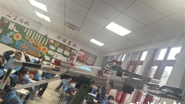 学生上课用文具做枪图2