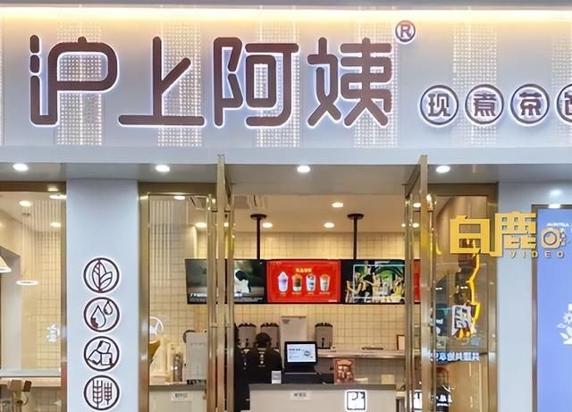 真会开价！沪上阿姨一杯白开水“卖”10元，店员说：自带杯子可以免费接，没带杯子就按奶茶价卖图2