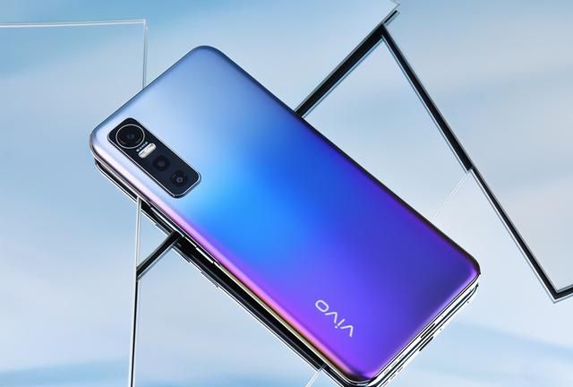 外观靓丽+6400万主摄的轻薄5G手机：vivo S7e评测图2