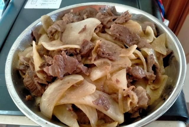 白萝卜炒牛肉怎么炒好吃又嫩(野生的牛肉怎样炒才好吃)图3