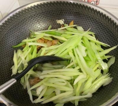 天津肉片炒芹菜的做法图8