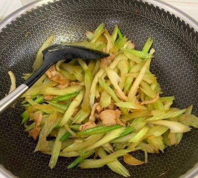 天津肉片炒芹菜的做法图9