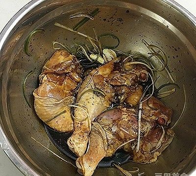 酱油烧鸡腿的做法,只有酱油怎么烧鸡腿图4