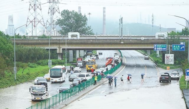 昨天全市路网基本保持平稳，门头沟房山丰台部分路段封闭 西南方向出行务必提前查询图1