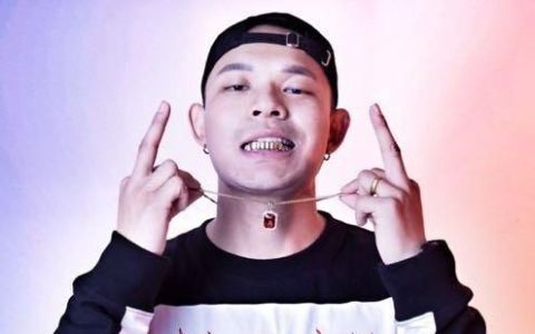 用两分钟diss了“冠军”，怼了节目组，真正无冕之王，真正rapper