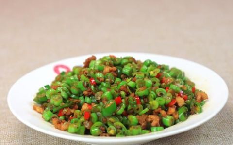 小炒龙豆怎么炒好吃(大厨怎样炒龙豆)