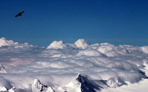 攀登欧洲最高峰厄尔布鲁士山(欧洲最高峰厄尔普鲁士山)