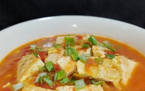 西红柿炖豆腐汤的做法