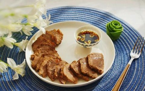 酱牛肉肉质紧实鲜香有嚼劲